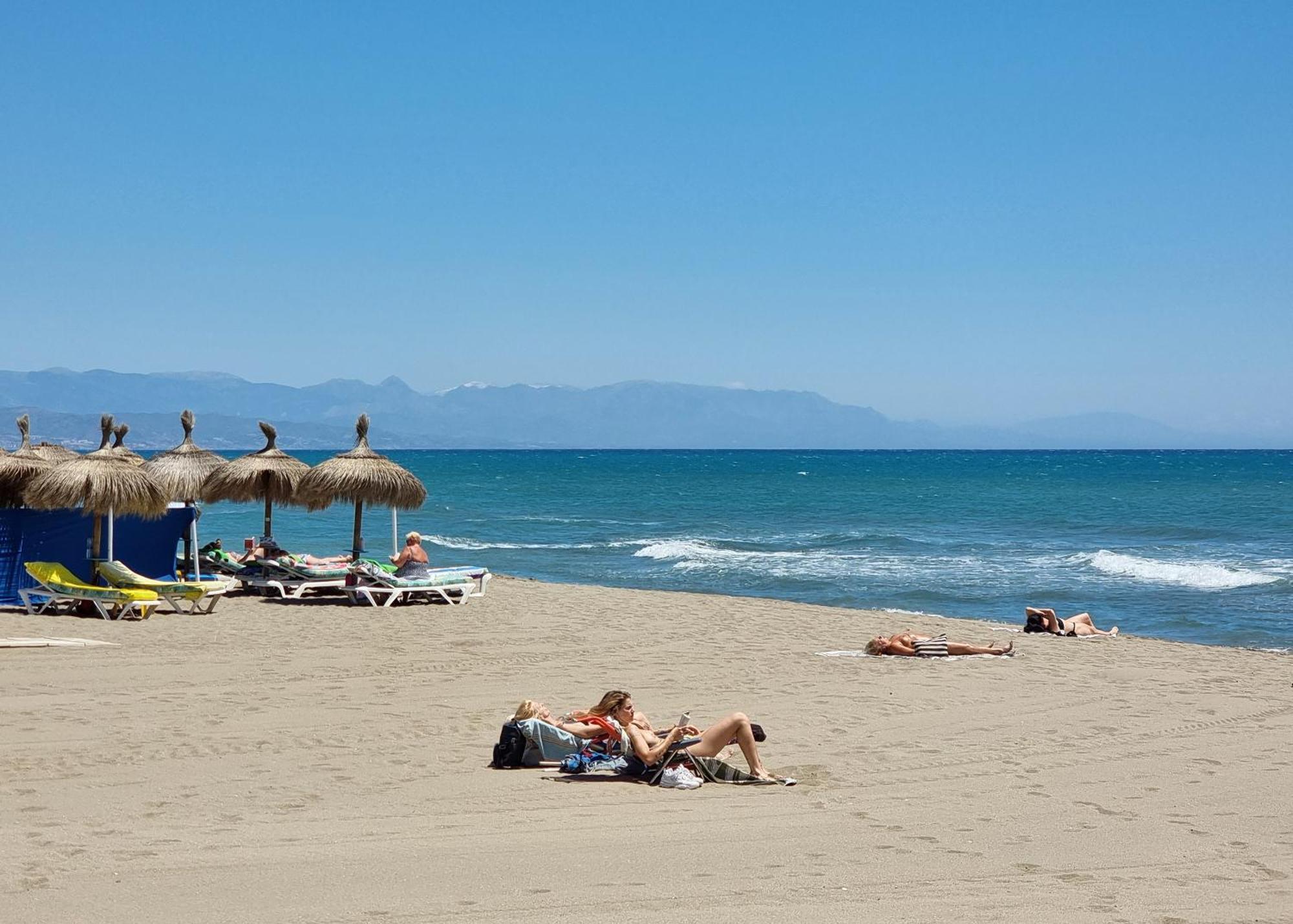 Tinoko Apartament In La Carihuela Beach Torremolinos Kültér fotó