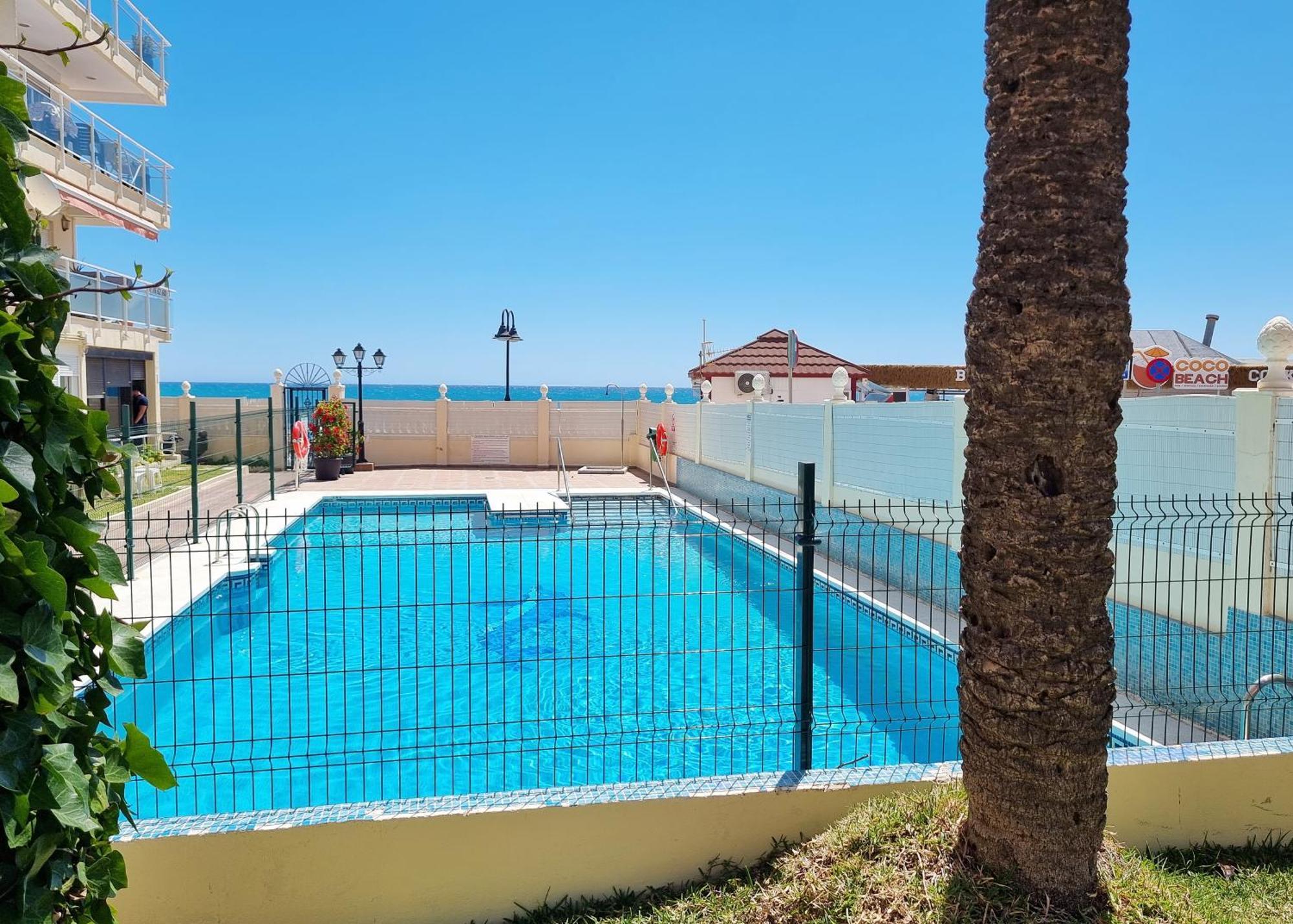 Tinoko Apartament In La Carihuela Beach Torremolinos Kültér fotó
