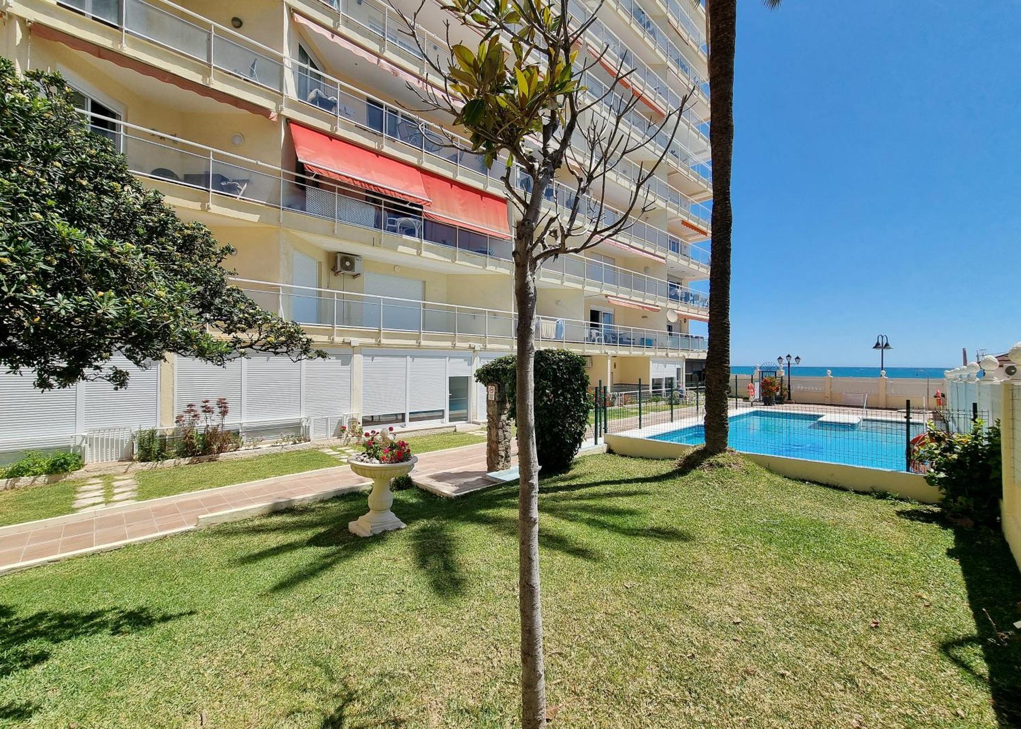 Tinoko Apartament In La Carihuela Beach Torremolinos Kültér fotó